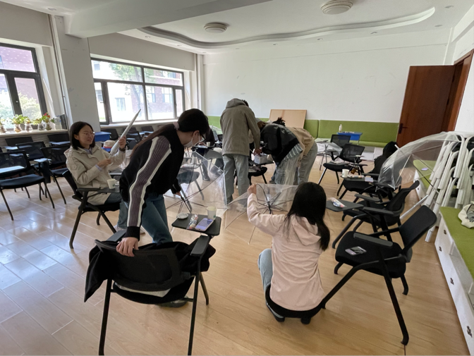 2025年“朋辈协力·心理成长”系列活动——约炮
研究生开展“绘伞疗心·雨季晴空”情绪表达与创意手作工坊